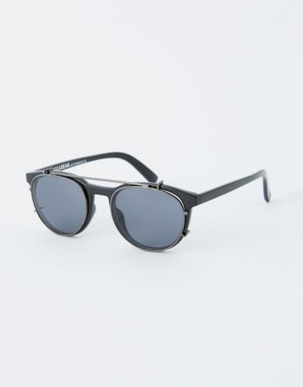 Черные солнечные очки с двойной переносицей